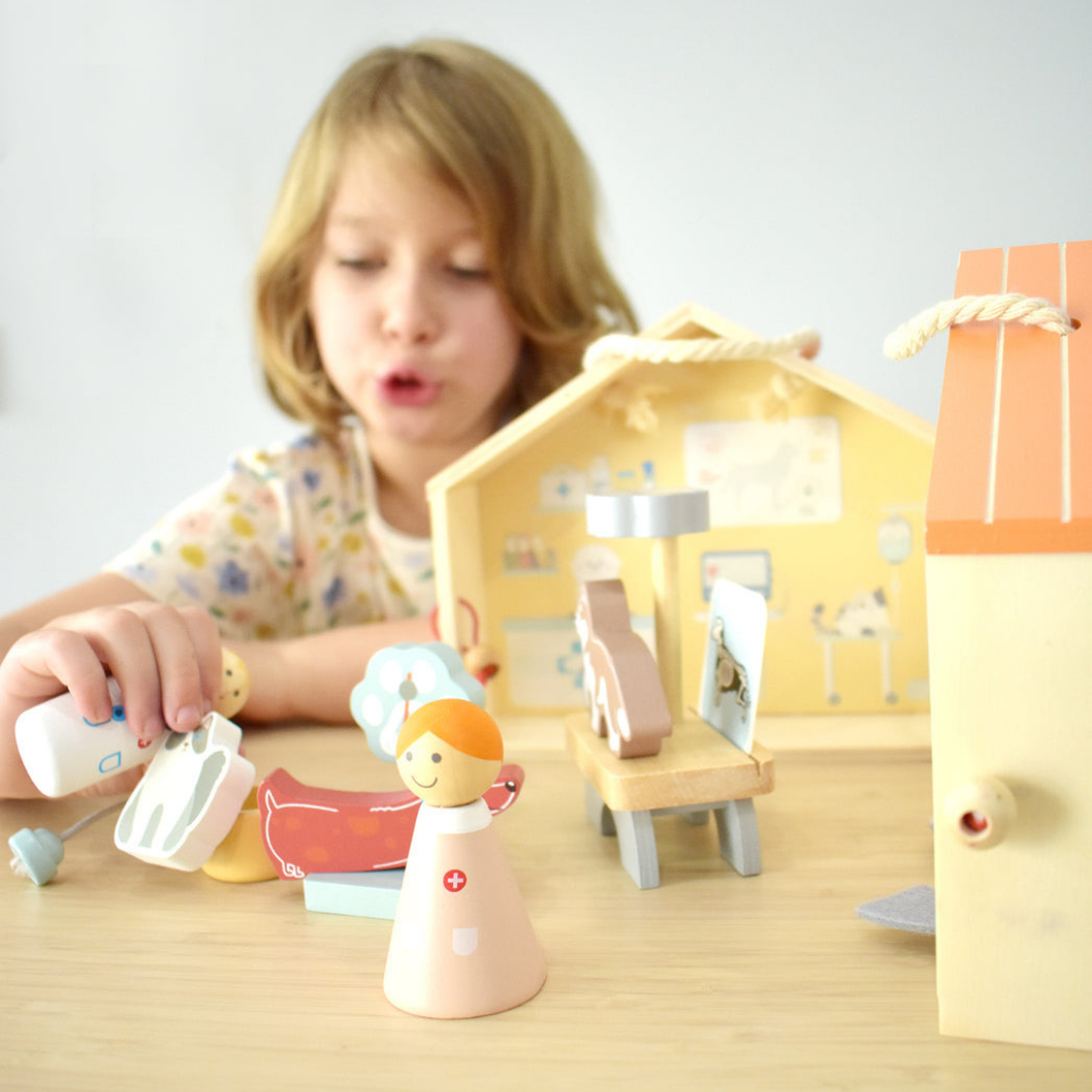 Wooden Portable Veterinary Pet Hospital Playset